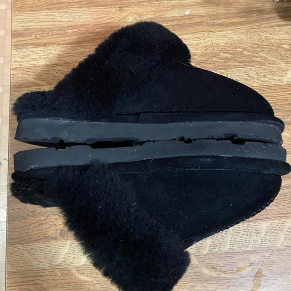 BearPaw Slippers - Picture 3 of 7